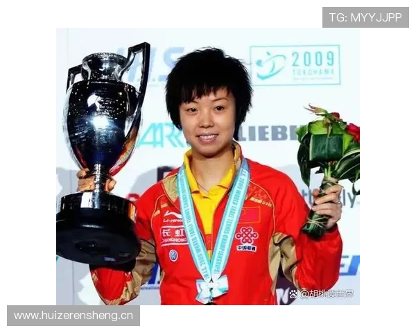 刷到张怡宁近照，曾经连轴转的乒乓女王如今在花园里喝下午茶，差太多了